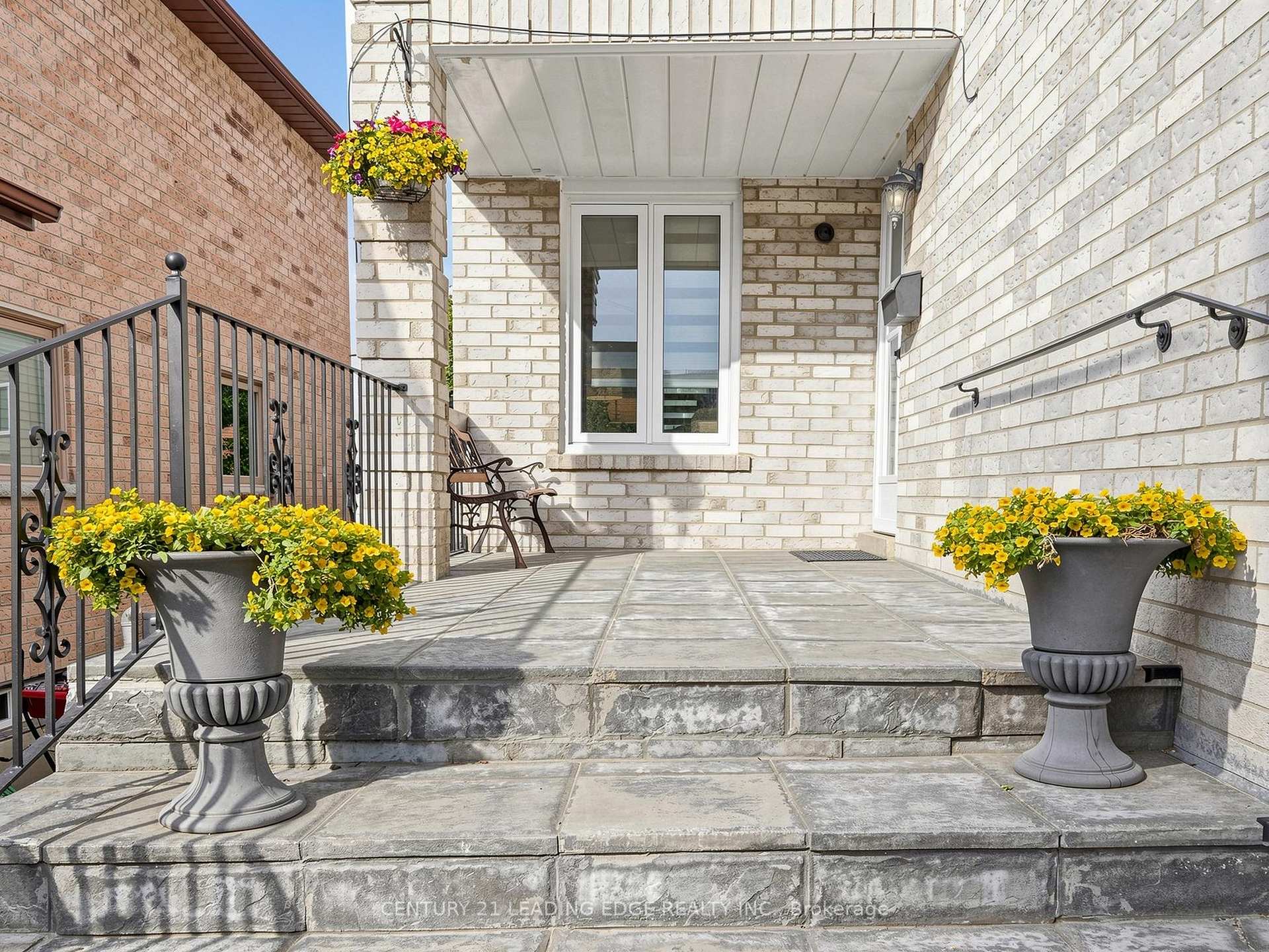 19 Deverill Crescent, Ajax — photo 2 of 5