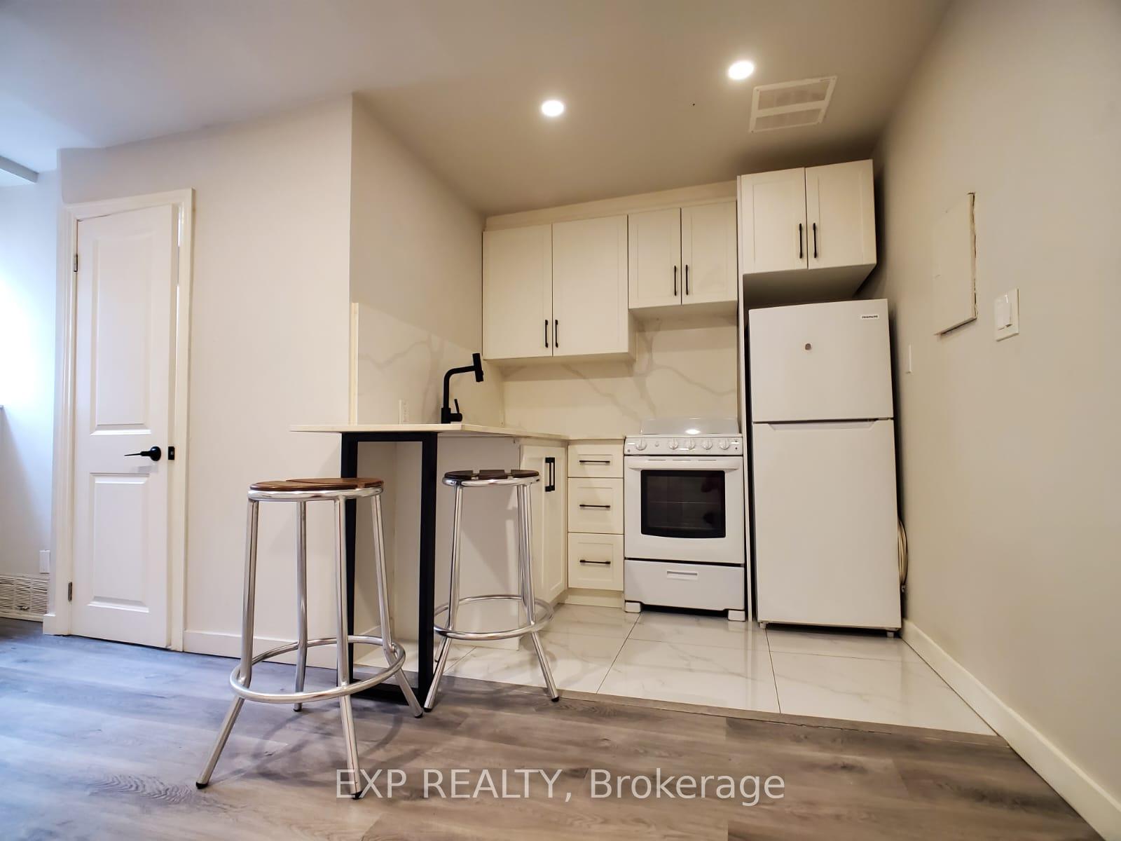 575 Pape Avenue 1C, Toronto E01 — photo 2 of 5