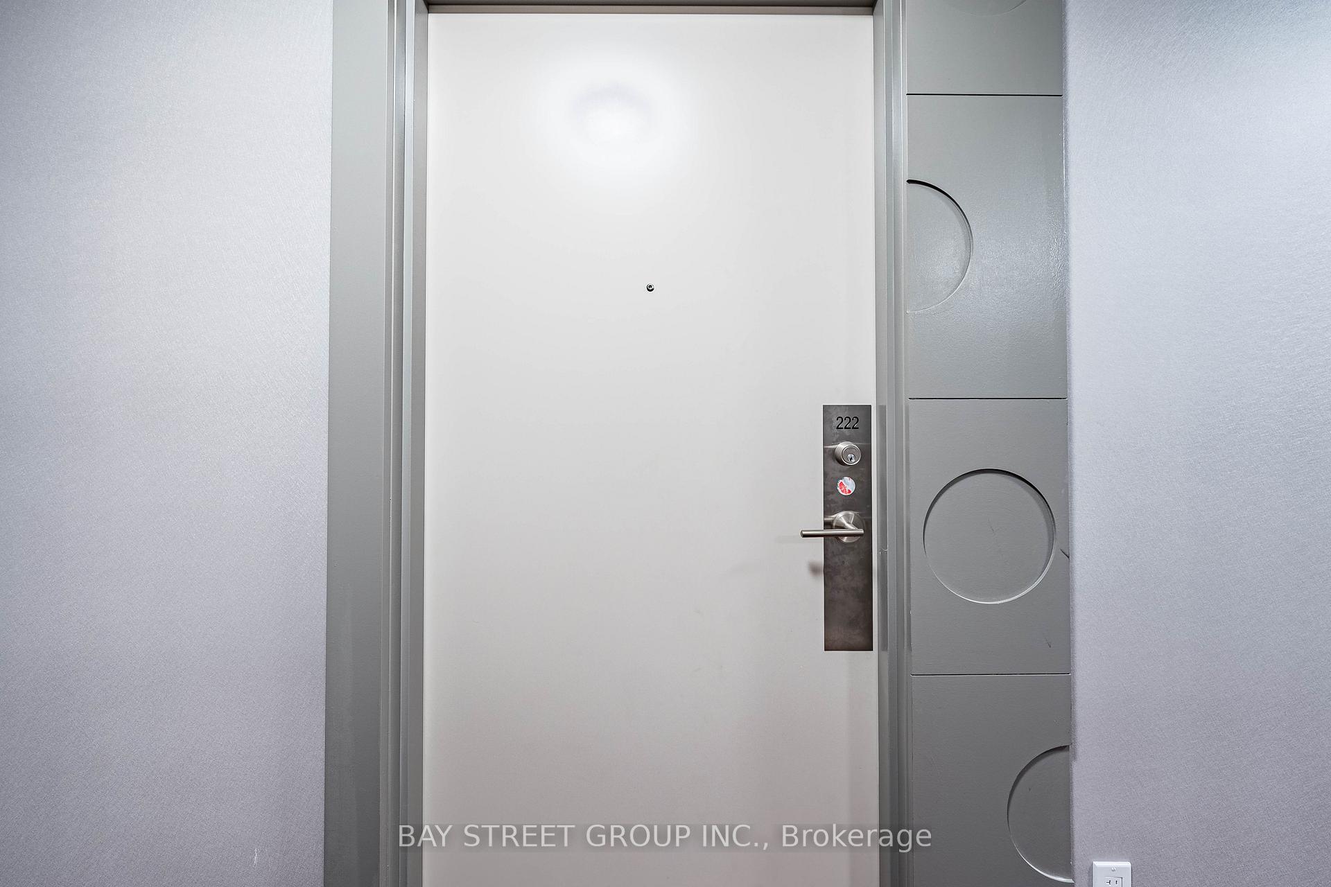 20 Meadowglen Place, Toronto E09 — photo 2 of 5