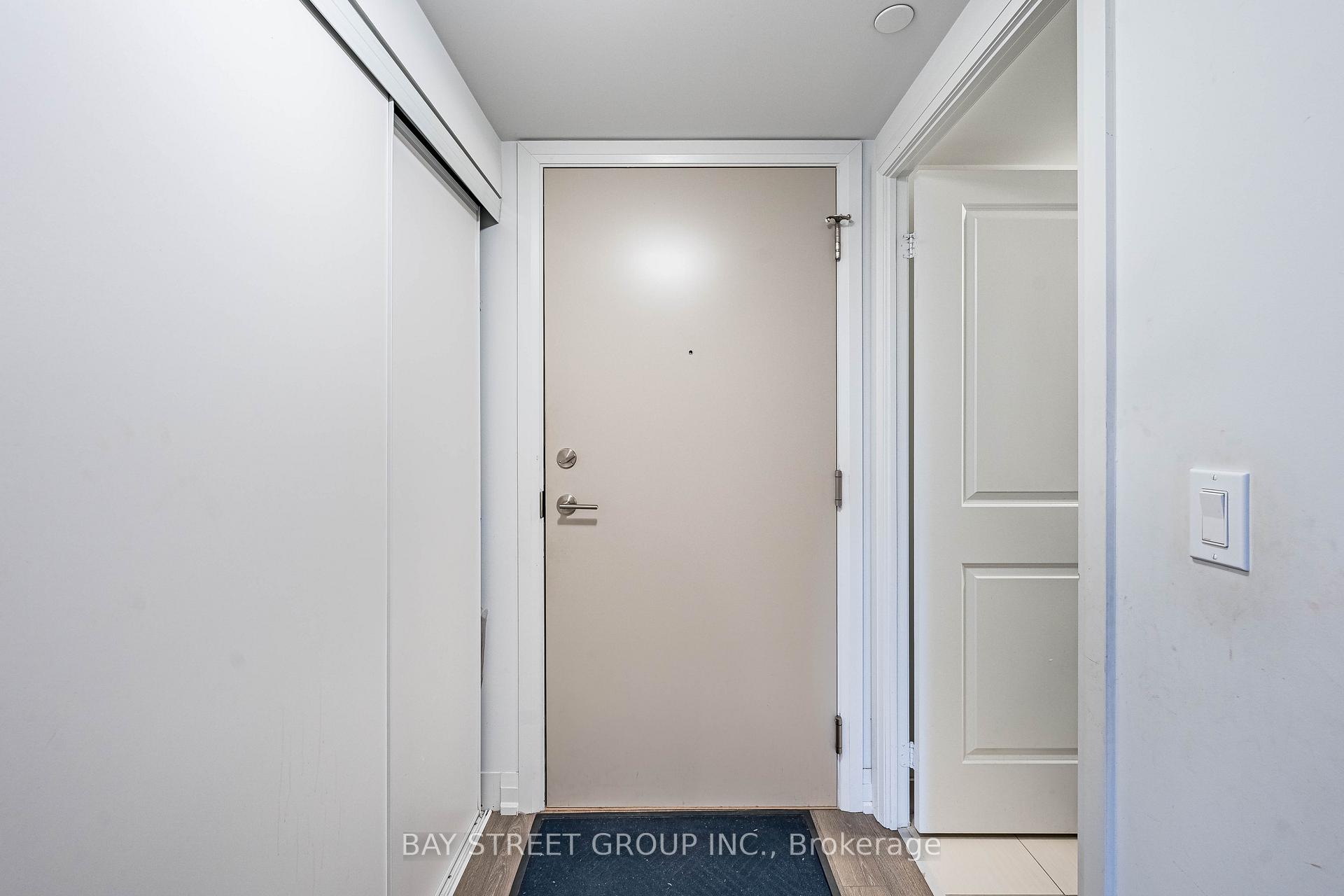 20 Meadowglen Place, Toronto E09 — photo 3 of 5
