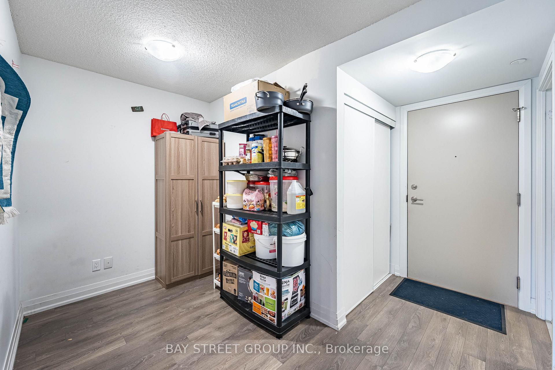 20 Meadowglen Place, Toronto E09 — photo 4 of 5