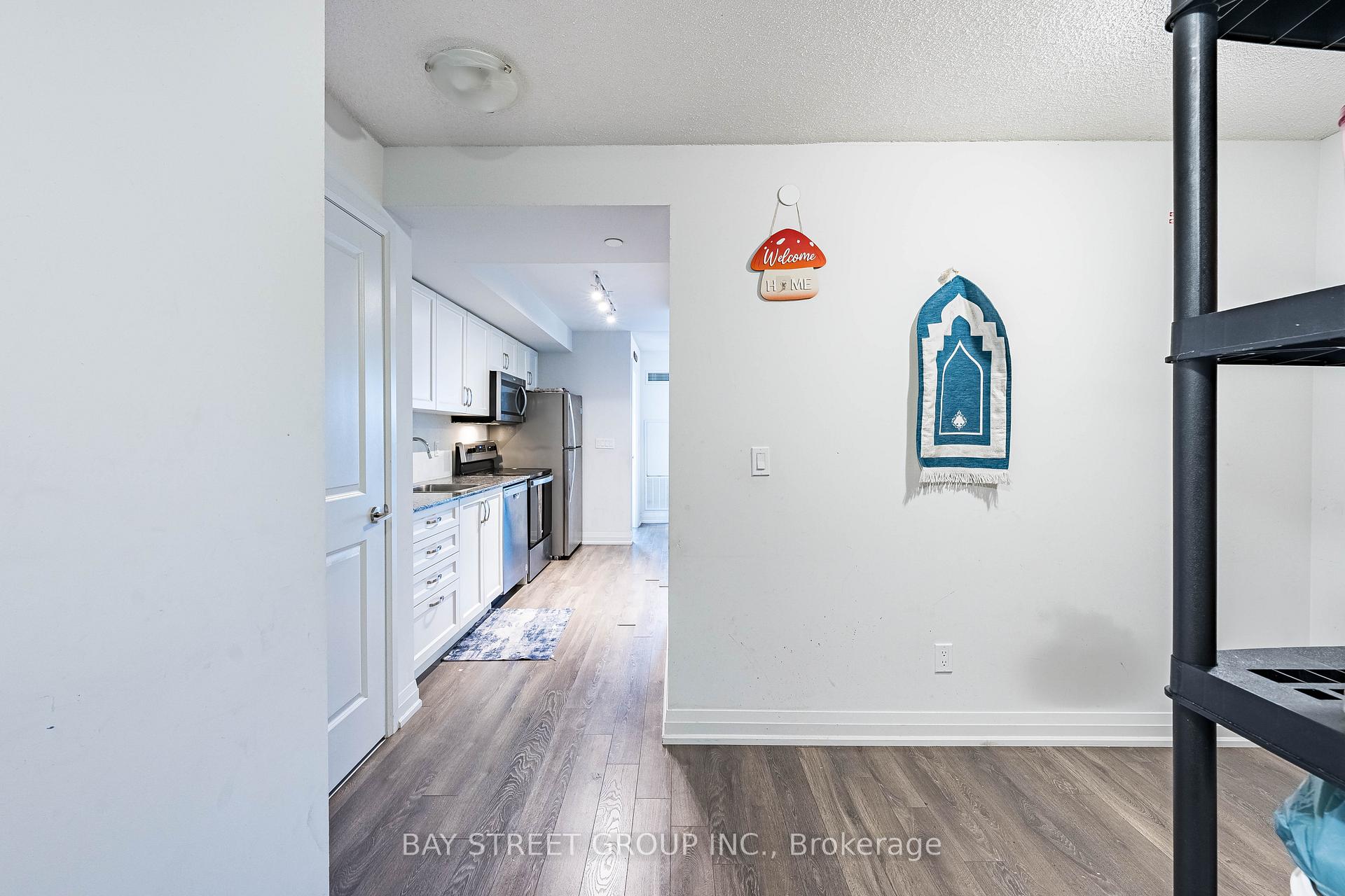 20 Meadowglen Place, Toronto E09 — photo 5 of 5