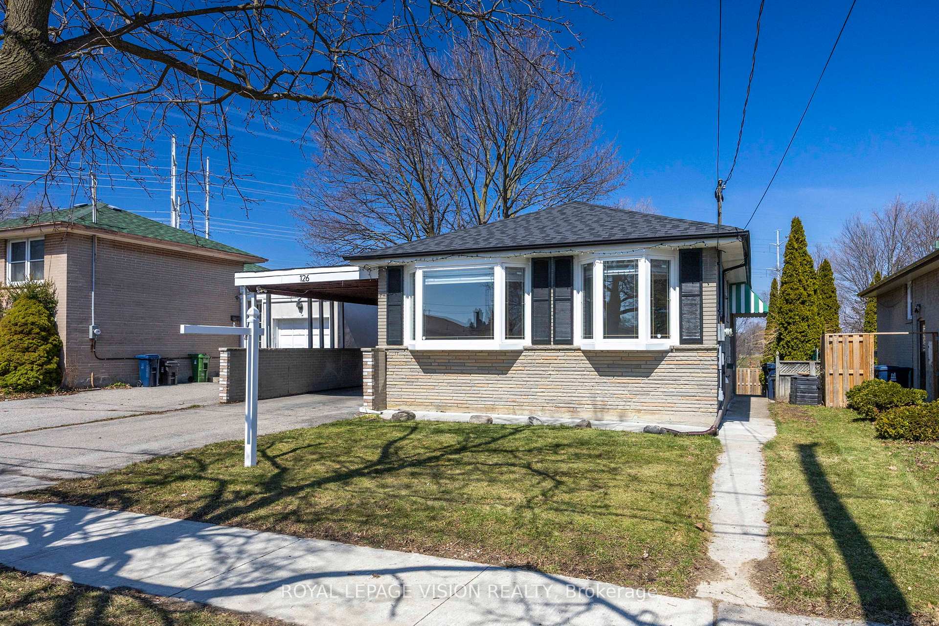 126 MILFORD HAVEN Drive, Toronto E09 — photo 2 of 5