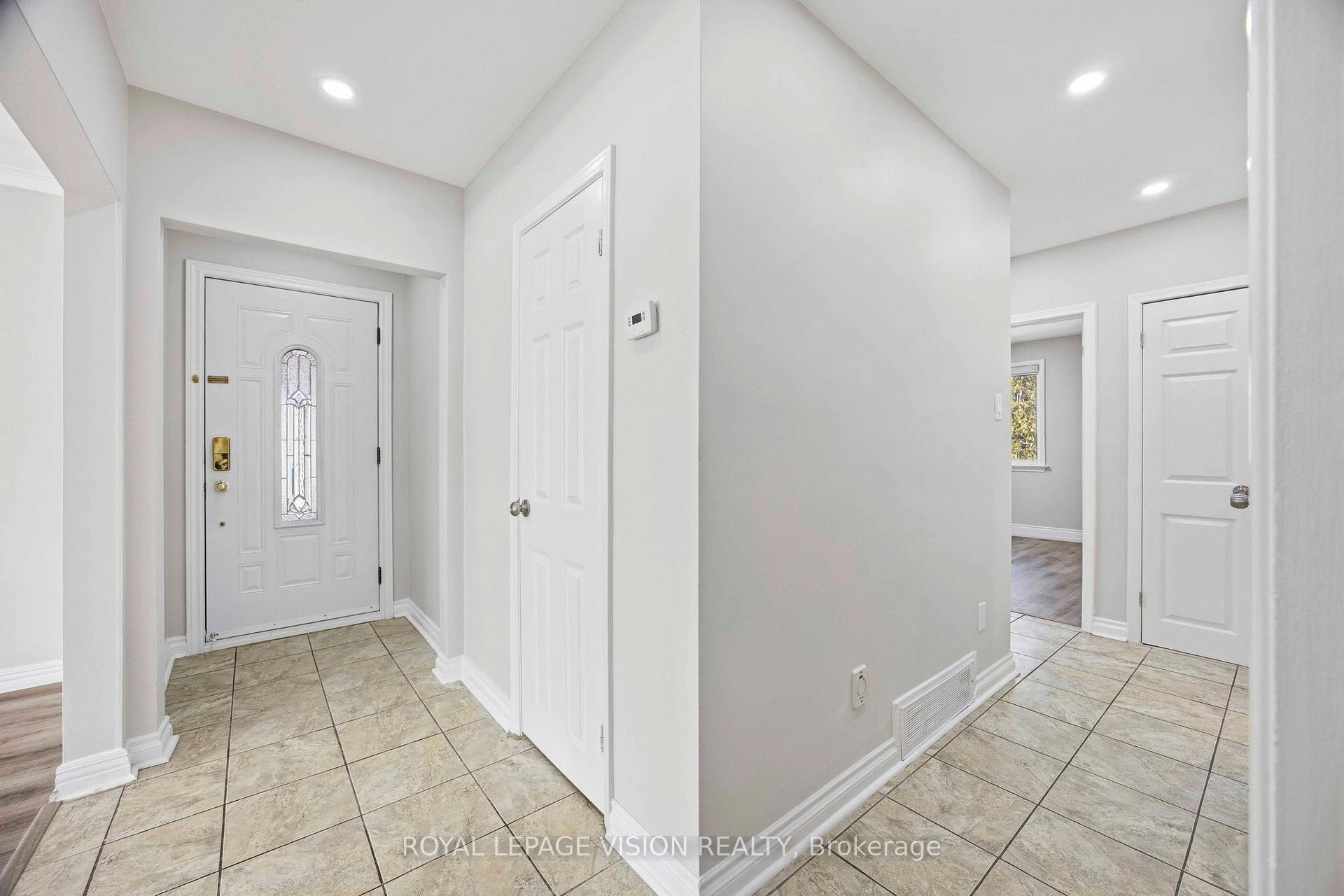126 MILFORD HAVEN Drive, Toronto E09 — photo 4 of 5