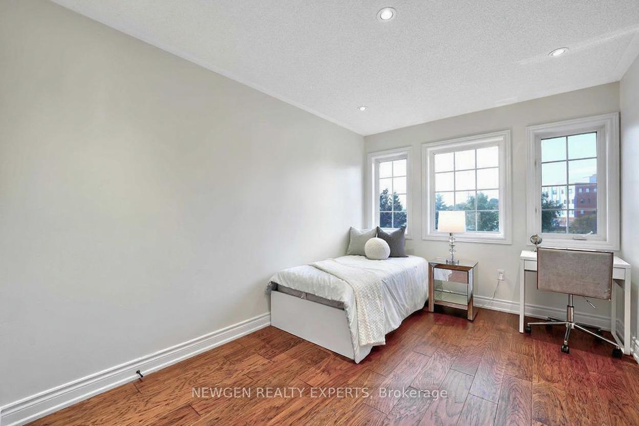 68 E Root Crescent E, Ajax — photo 3 of 5
