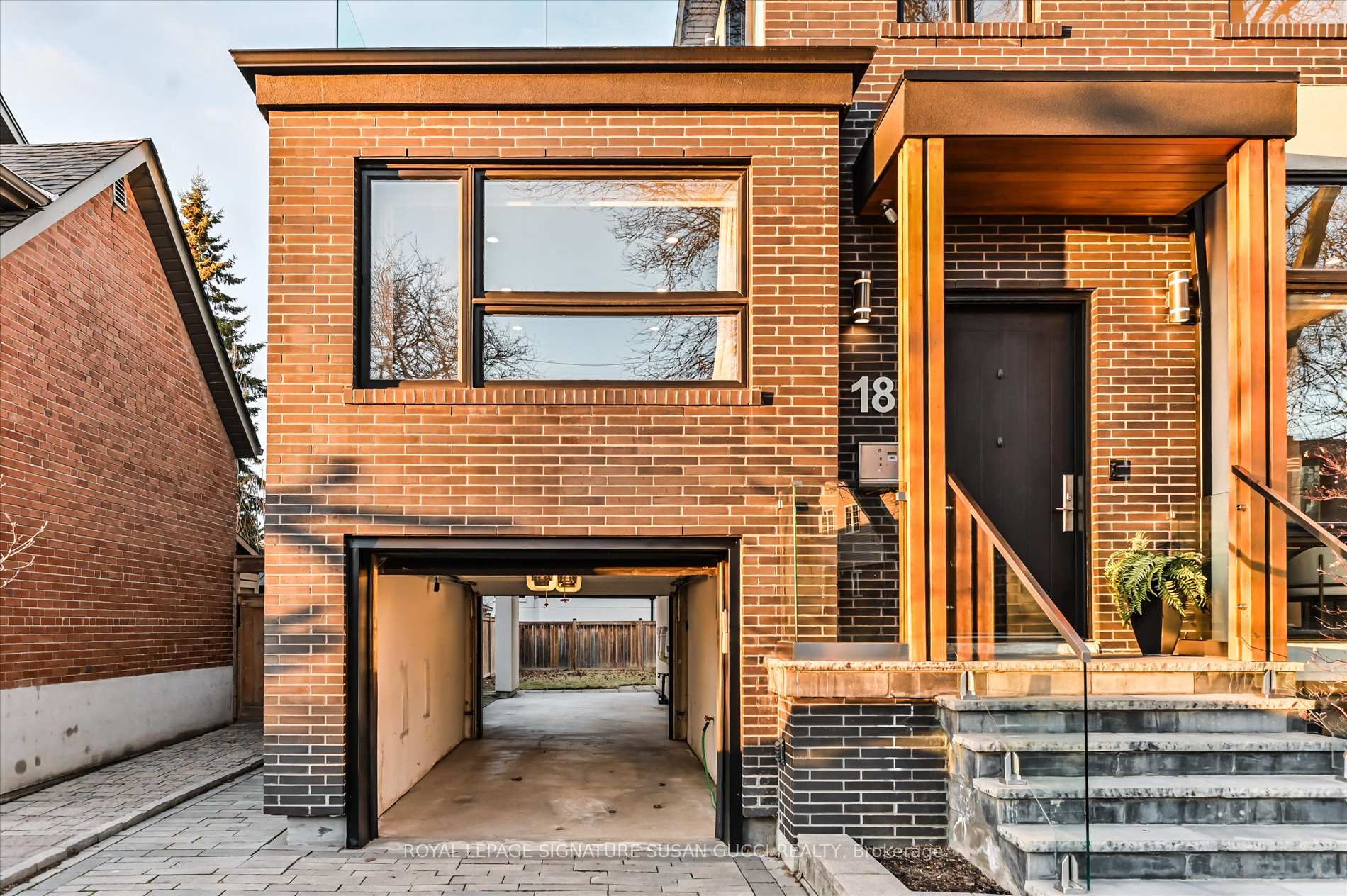18 Ferris Road, Toronto E03 — photo 2 of 5