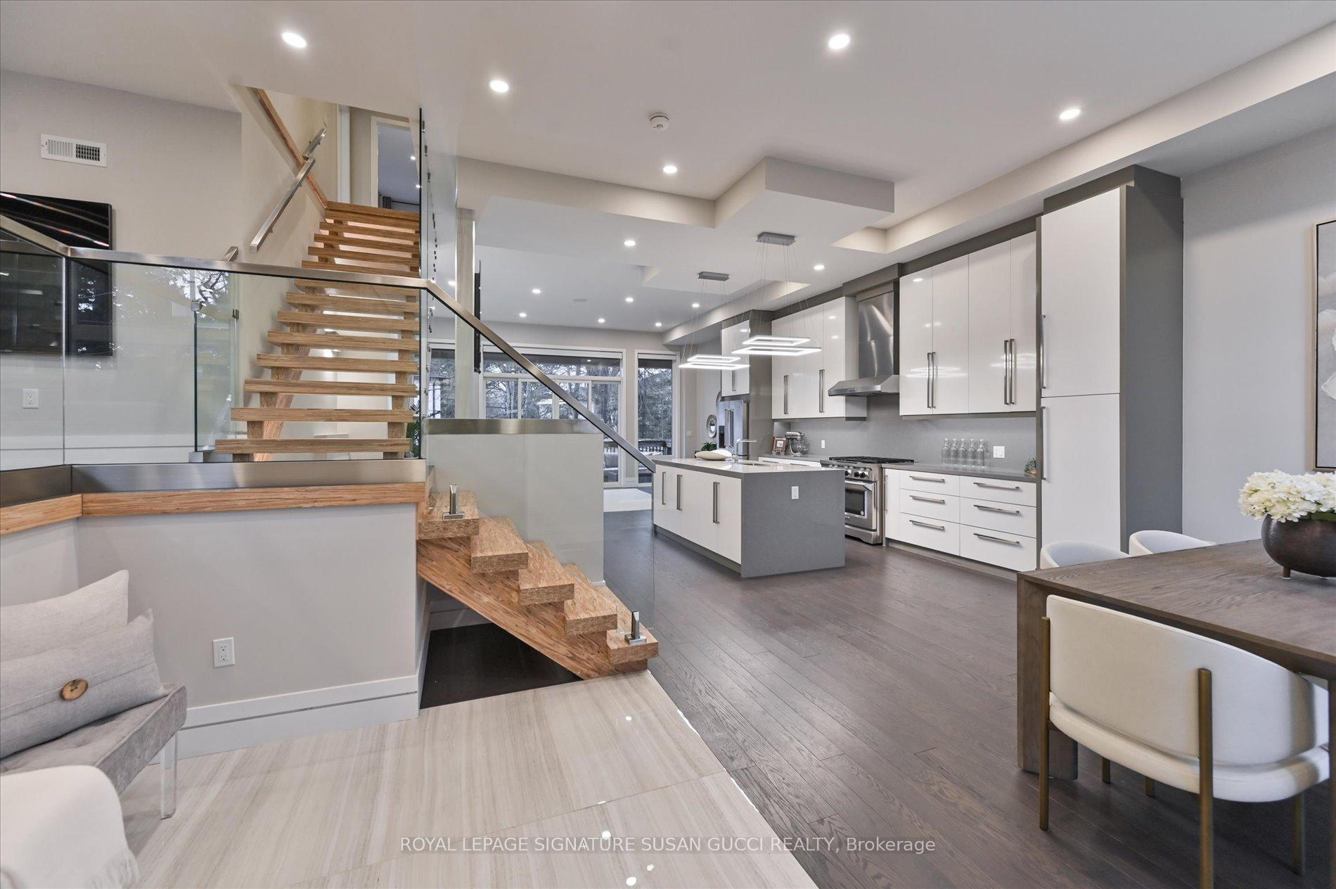 18 Ferris Road, Toronto E03 — photo 3 of 5