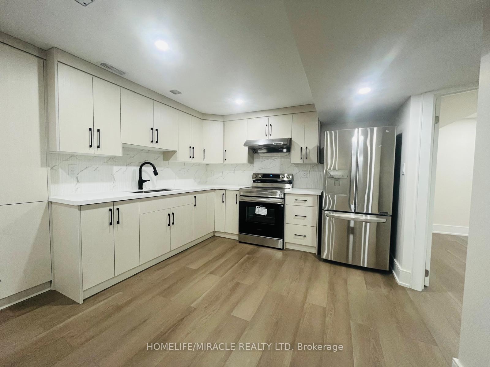 28 Fishlock Street, Ajax — photo 2 of 5