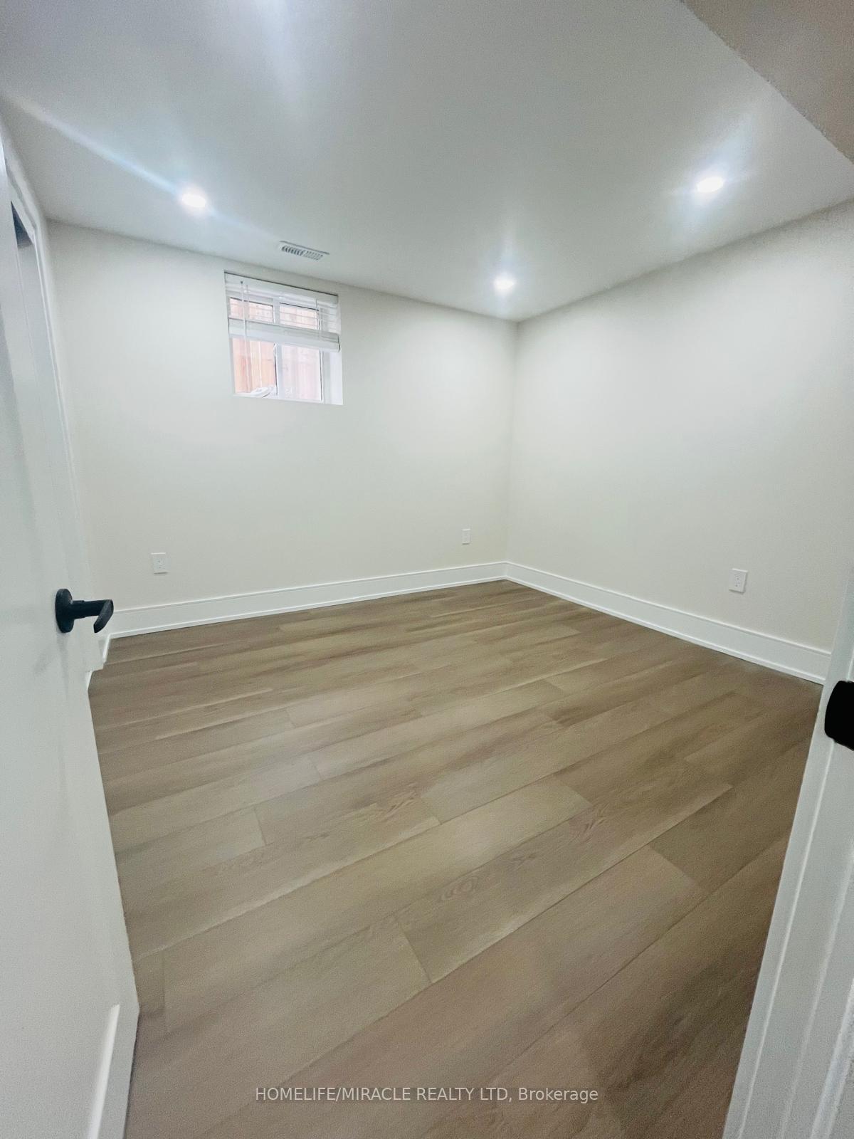 28 Fishlock Street, Ajax — photo 3 of 5