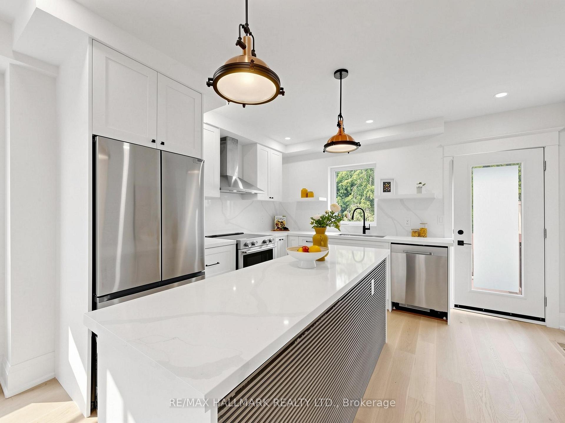 44 Queensdale Avenue, Toronto E03 — photo 3 of 5