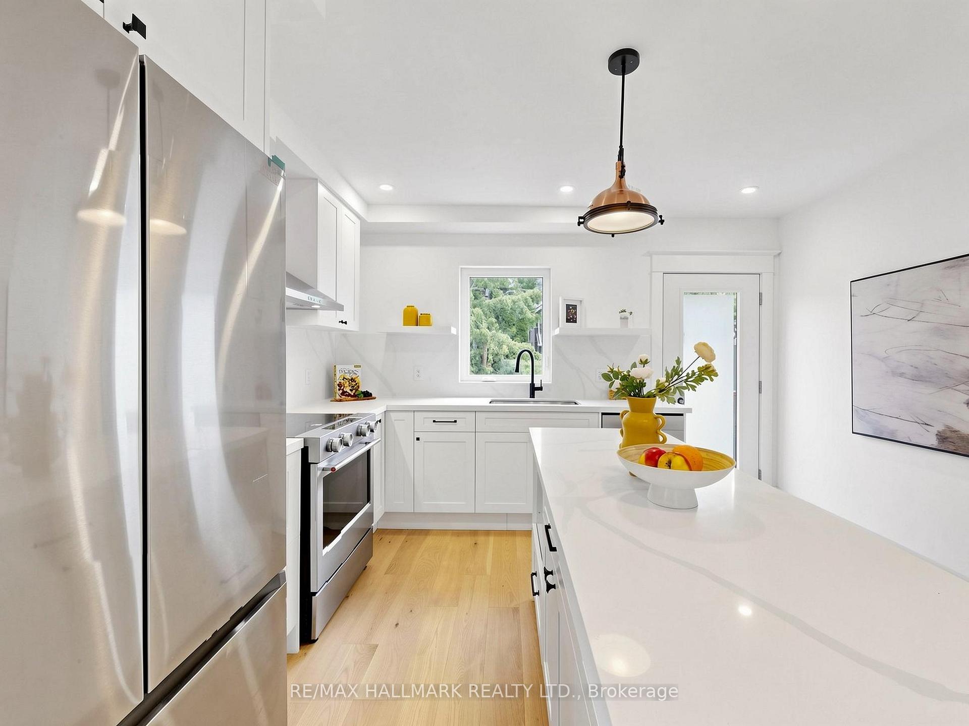 44 Queensdale Avenue, Toronto E03 — photo 4 of 5