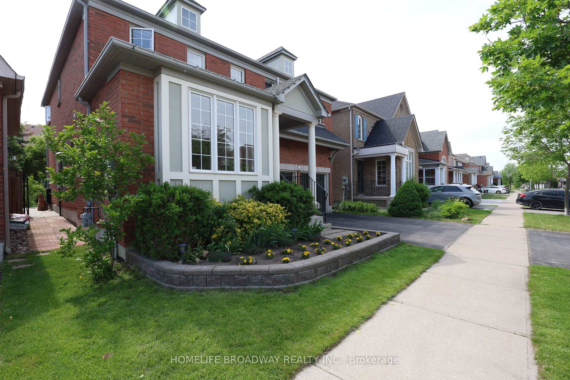 22 Morland Crescent, Ajax — photo 3 of 5