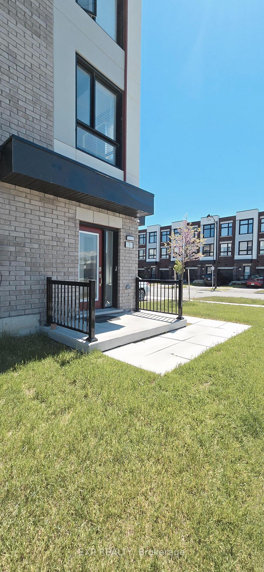 1 Pegler Street, Ajax — photo 2 of 5