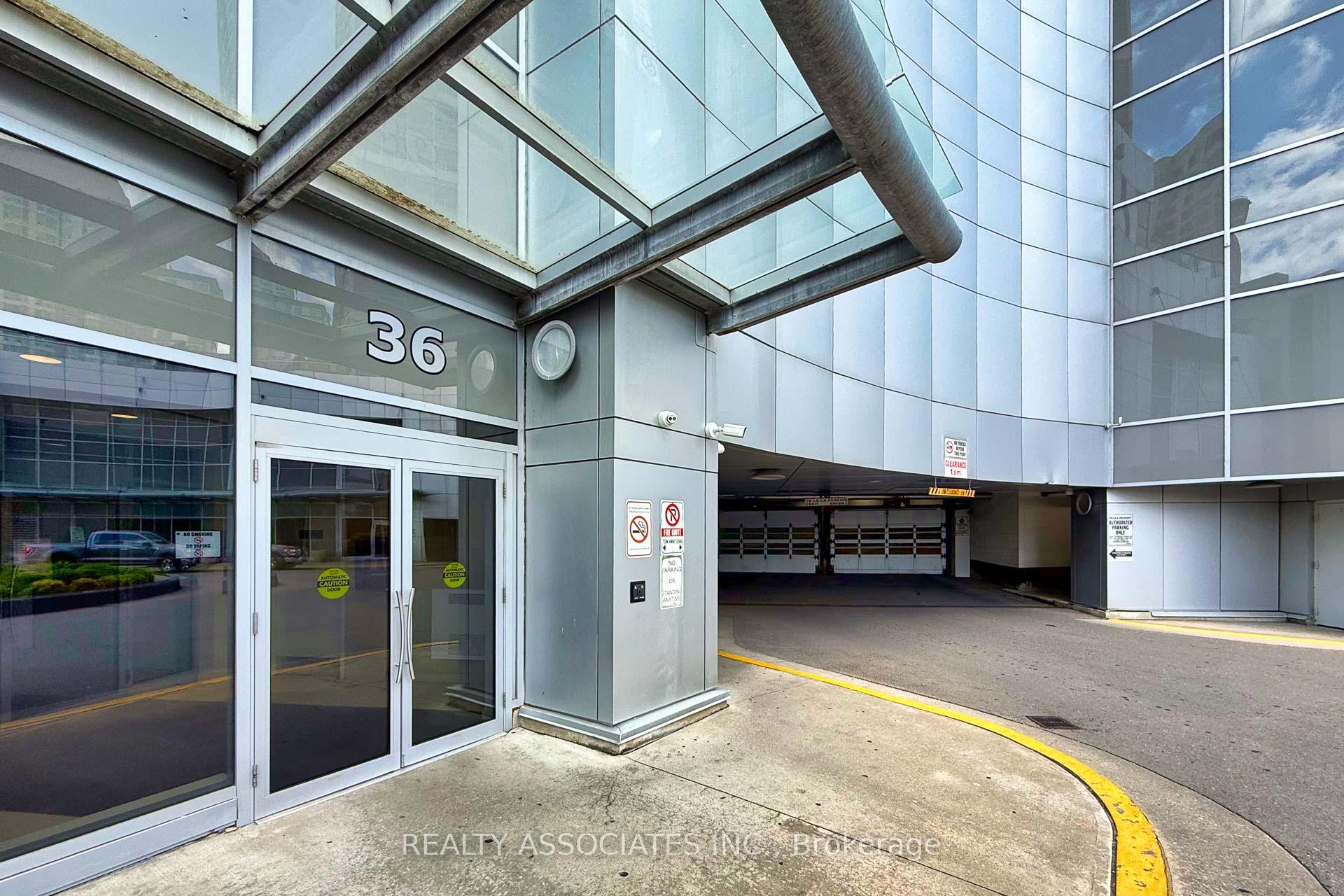 36 Lee Centre Drive 2501, Toronto E09 — photo 2 of 5