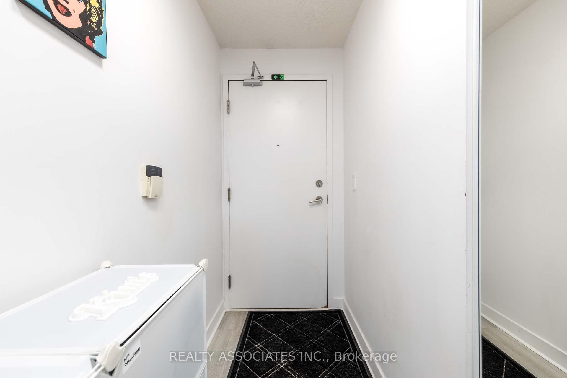 36 Lee Centre Drive 2501, Toronto E09 — photo 3 of 5