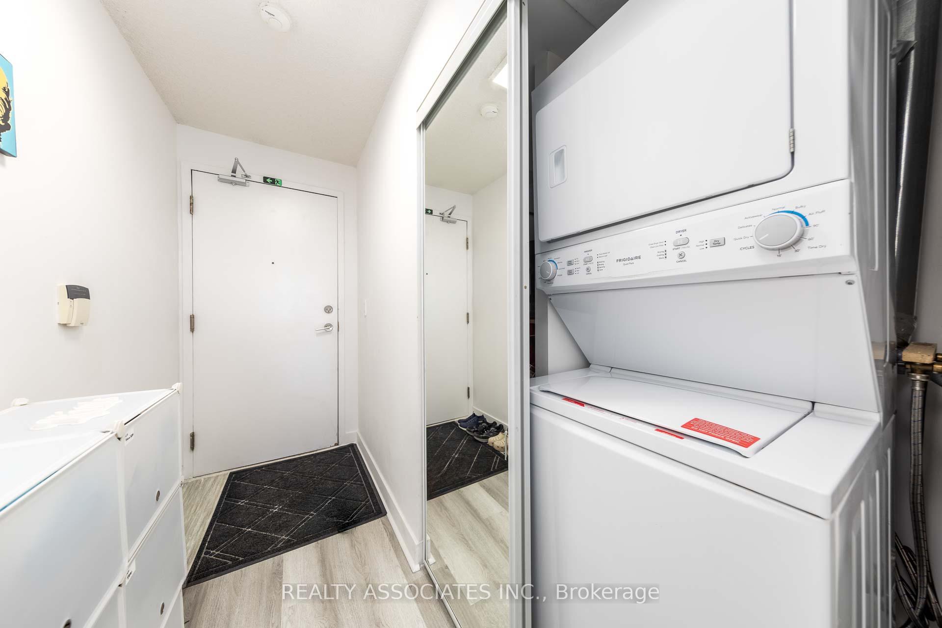 36 Lee Centre Drive 2501, Toronto E09 — photo 4 of 5