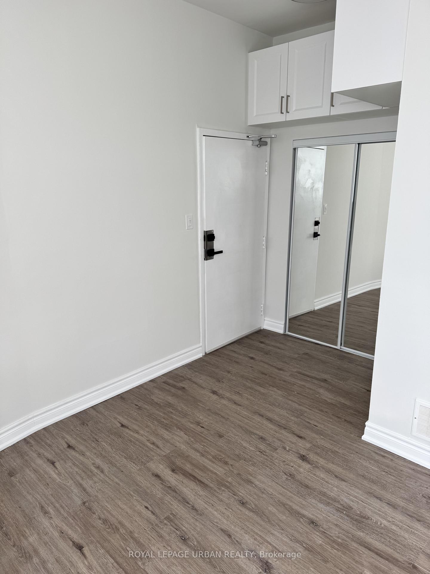 765 Pape Avenue 206, Toronto E03 — photo 2 of 5
