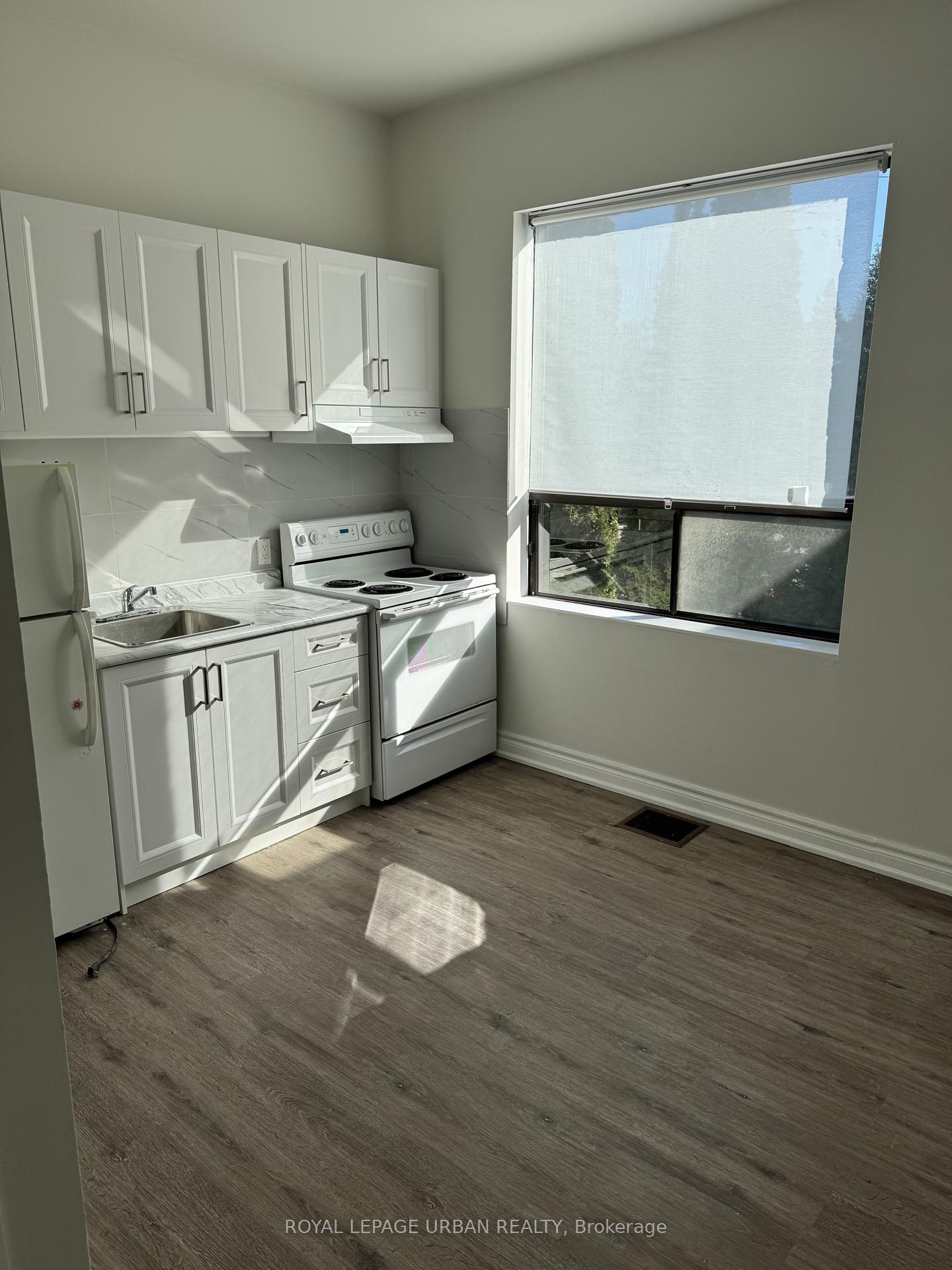 765 Pape Avenue 206, Toronto E03 — photo 3 of 5