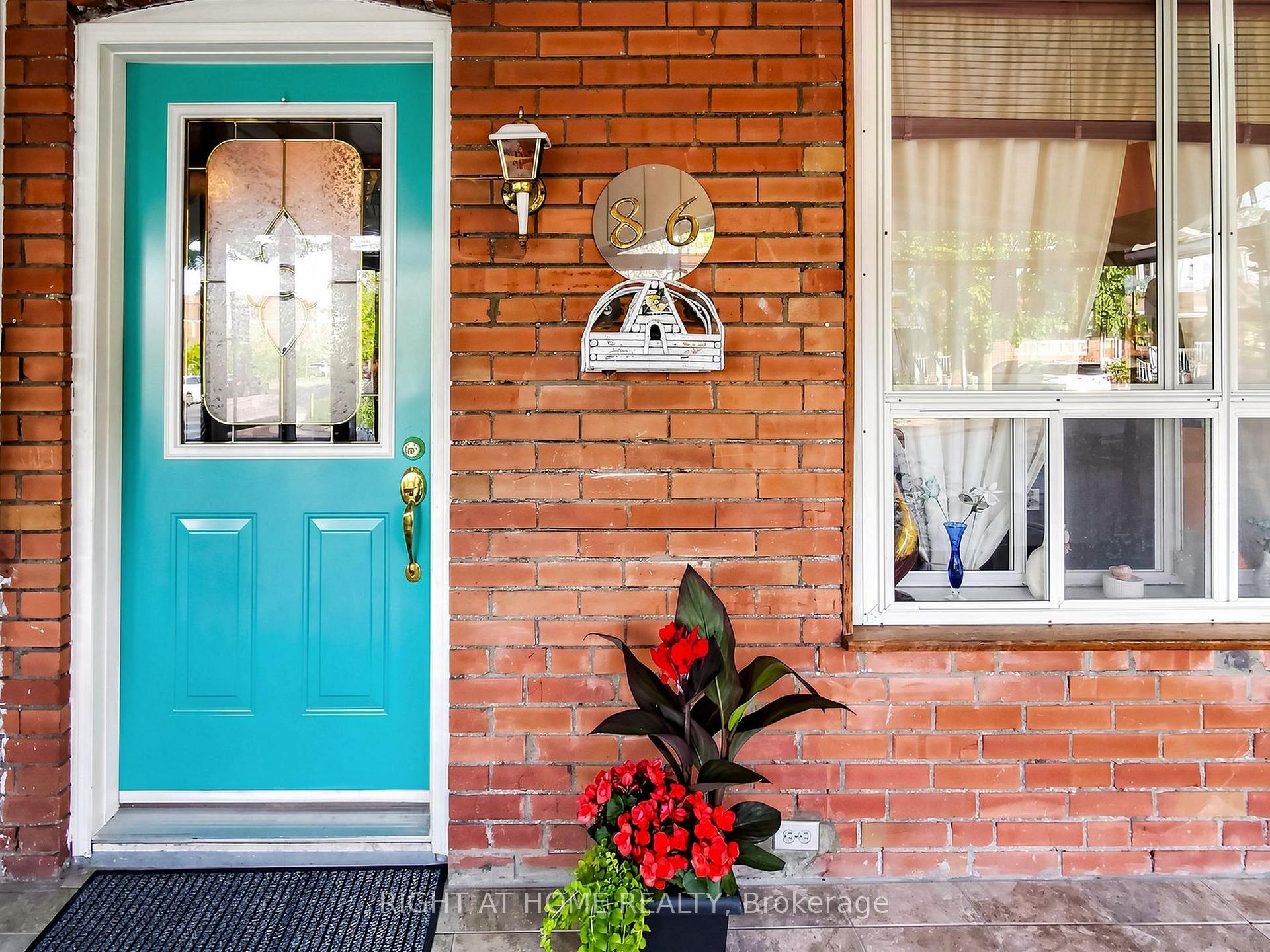 86 Caithness Avenue, Toronto E03 — photo 3 of 5