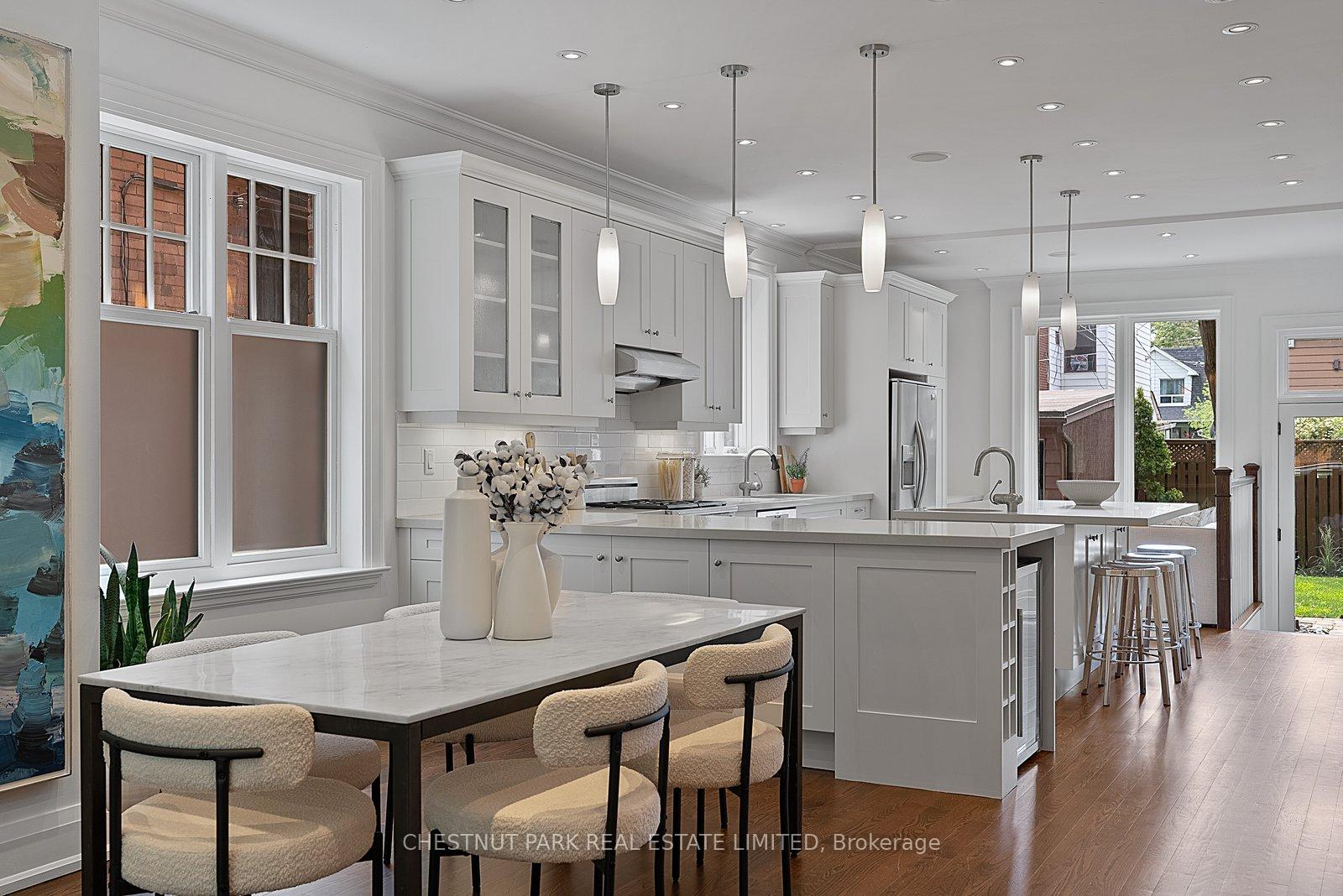 918 Carlaw Avenue, Toronto E03 — photo 3 of 5