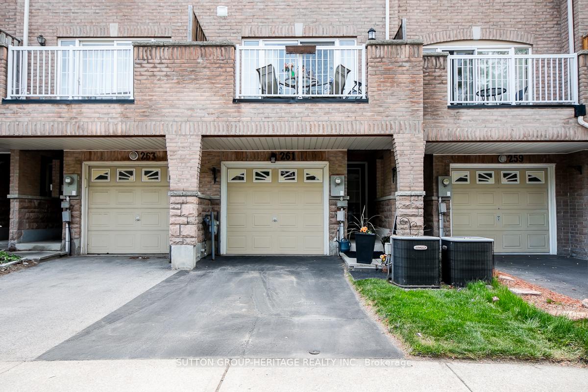 261 Monarch Avenue, Ajax — photo 2 of 5