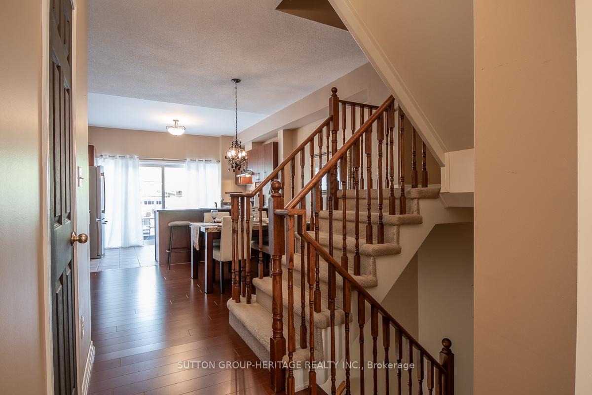 261 Monarch Avenue, Ajax — photo 4 of 5