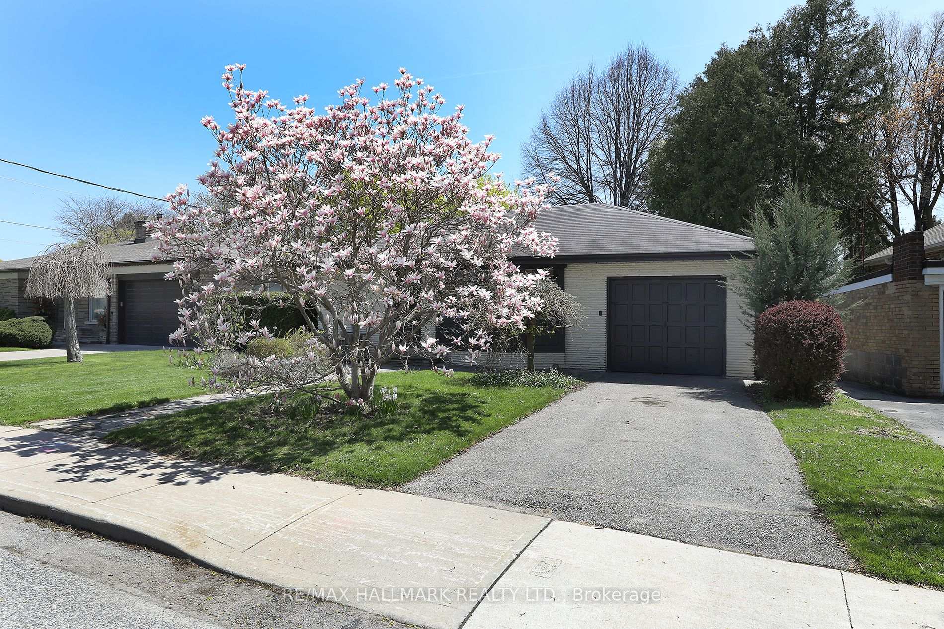 33 Stag Hill Drive, Toronto E03 — photo 2 of 5
