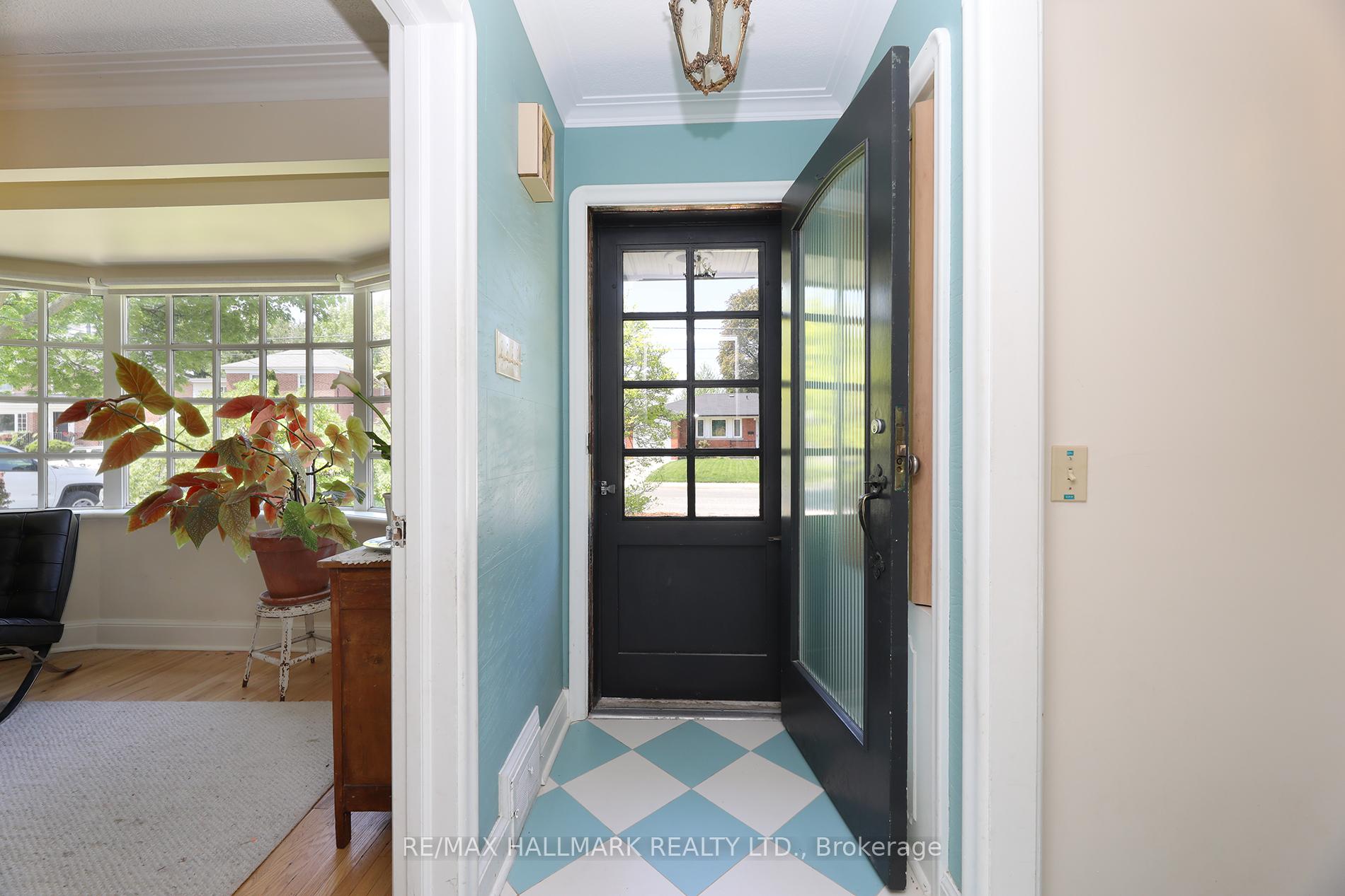 33 Stag Hill Drive, Toronto E03 — photo 3 of 5