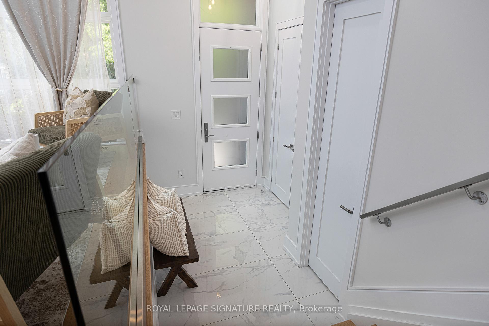 569 Craven Road, Toronto E01 — photo 2 of 5