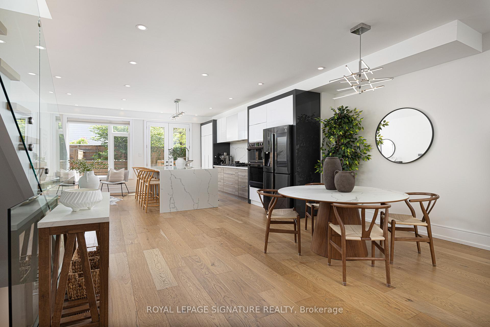569 Craven Road, Toronto E01 — photo 3 of 5