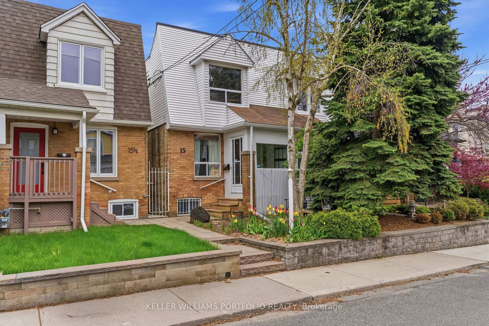15 Myrtle Avenue, Toronto E01 — photo 2 of 5
