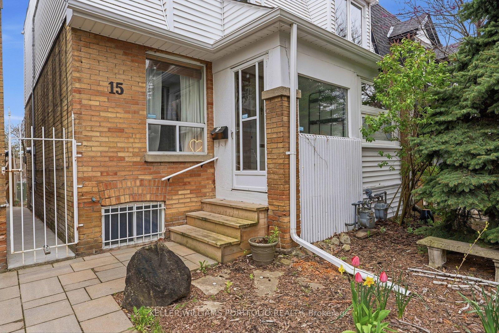 15 Myrtle Avenue, Toronto E01 — photo 3 of 5