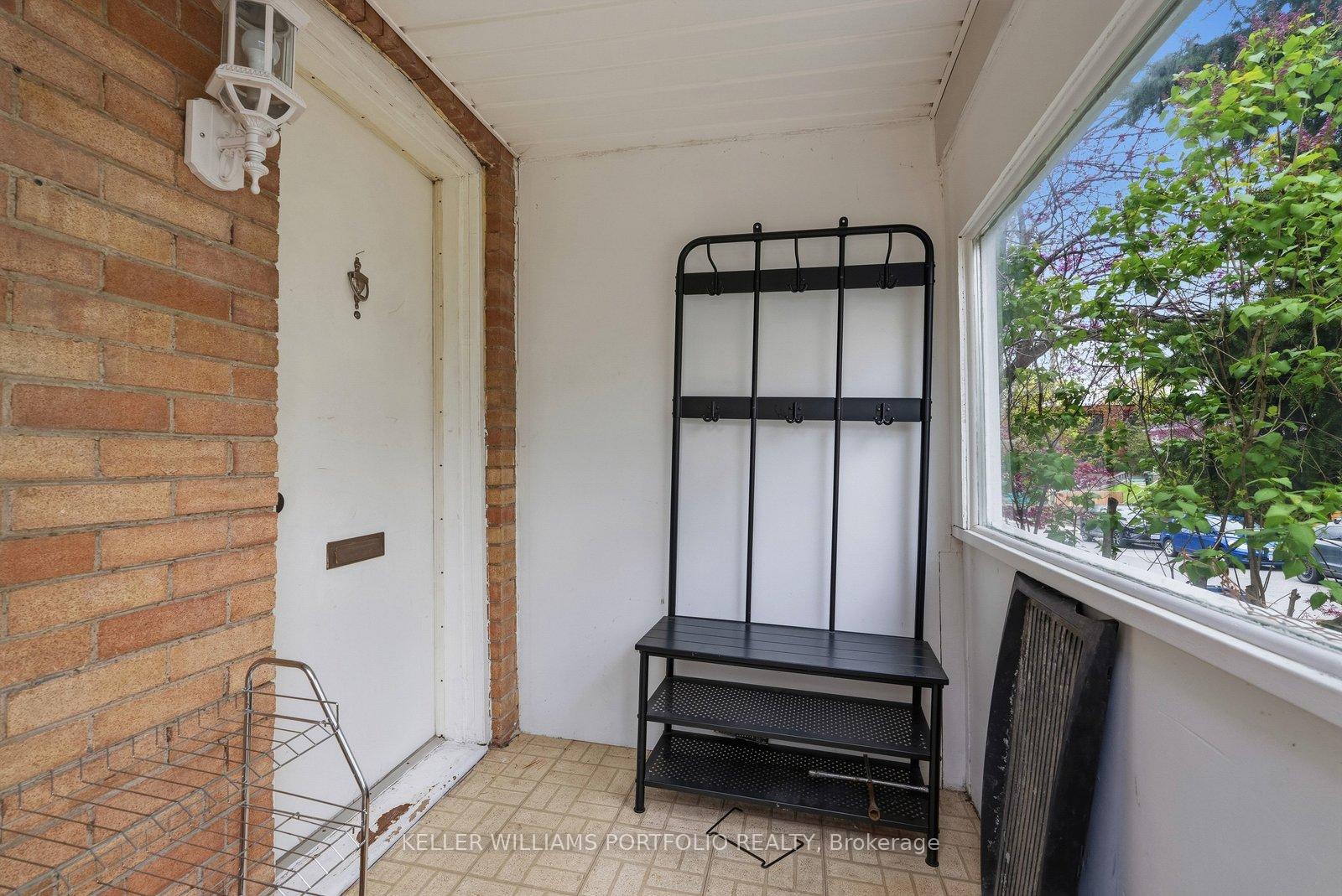 15 Myrtle Avenue, Toronto E01 — photo 4 of 5