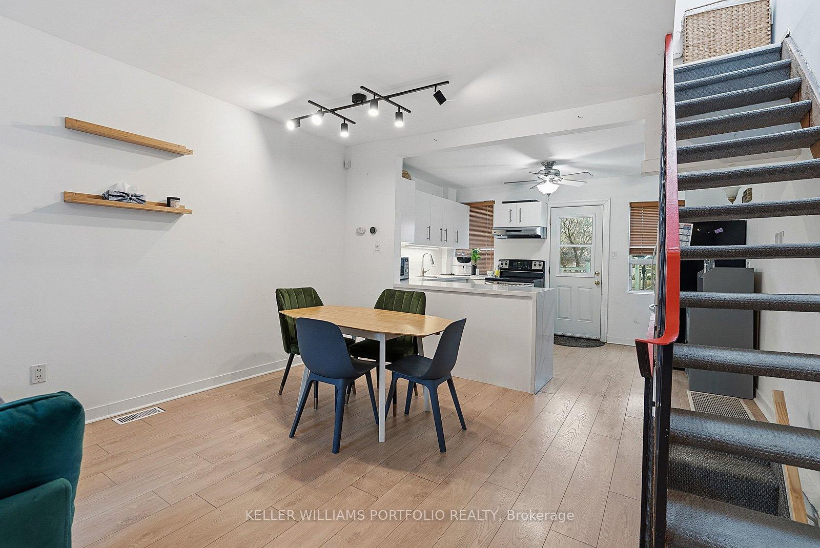 15 Myrtle Avenue, Toronto E01 — photo 5 of 5
