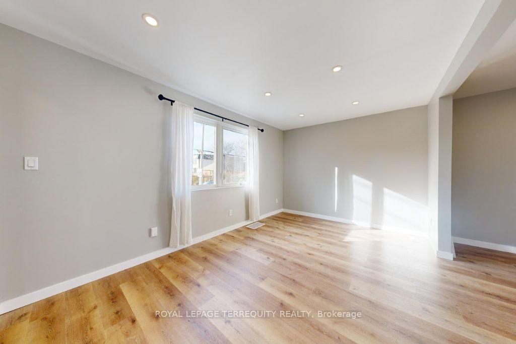 77 Glenburn Avenue, Toronto E03 — photo 4 of 5