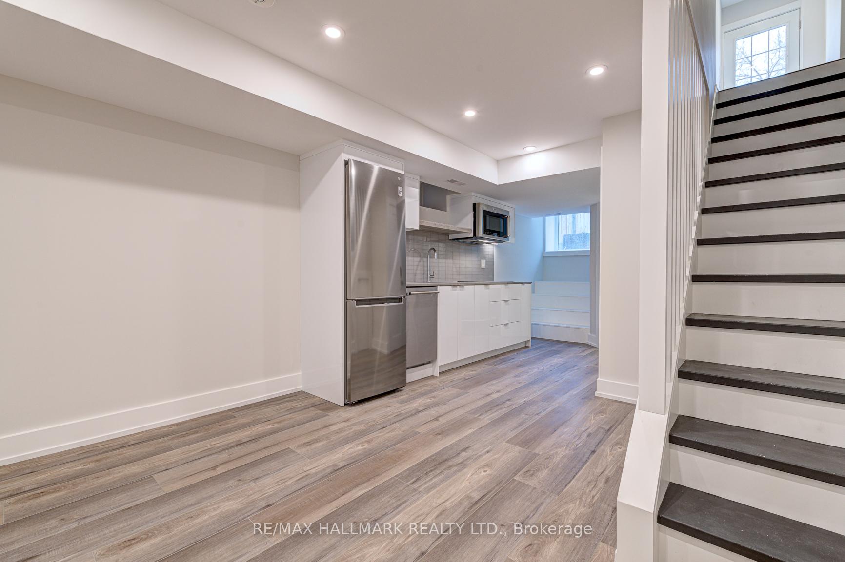 924 Broadview Avenue B, Toronto E03, ON M4K 2R1 — Toronto E03, Ontario