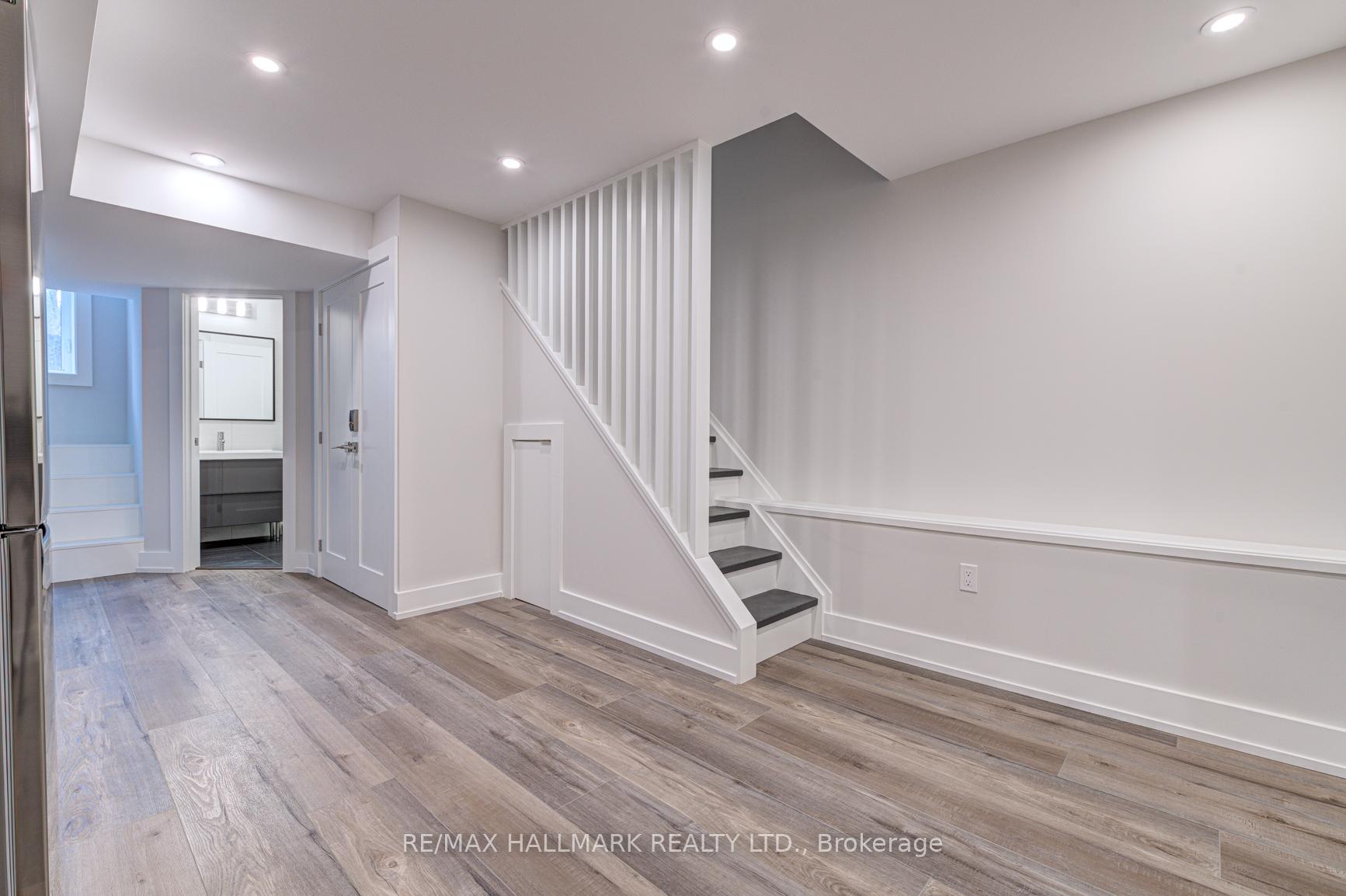 924 Broadview Avenue B, Toronto E03 — photo 2 of 5