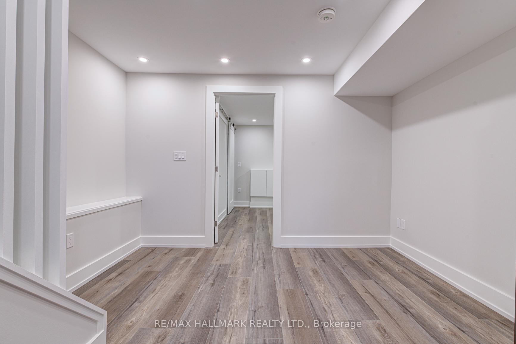 924 Broadview Avenue B, Toronto E03 — photo 3 of 5