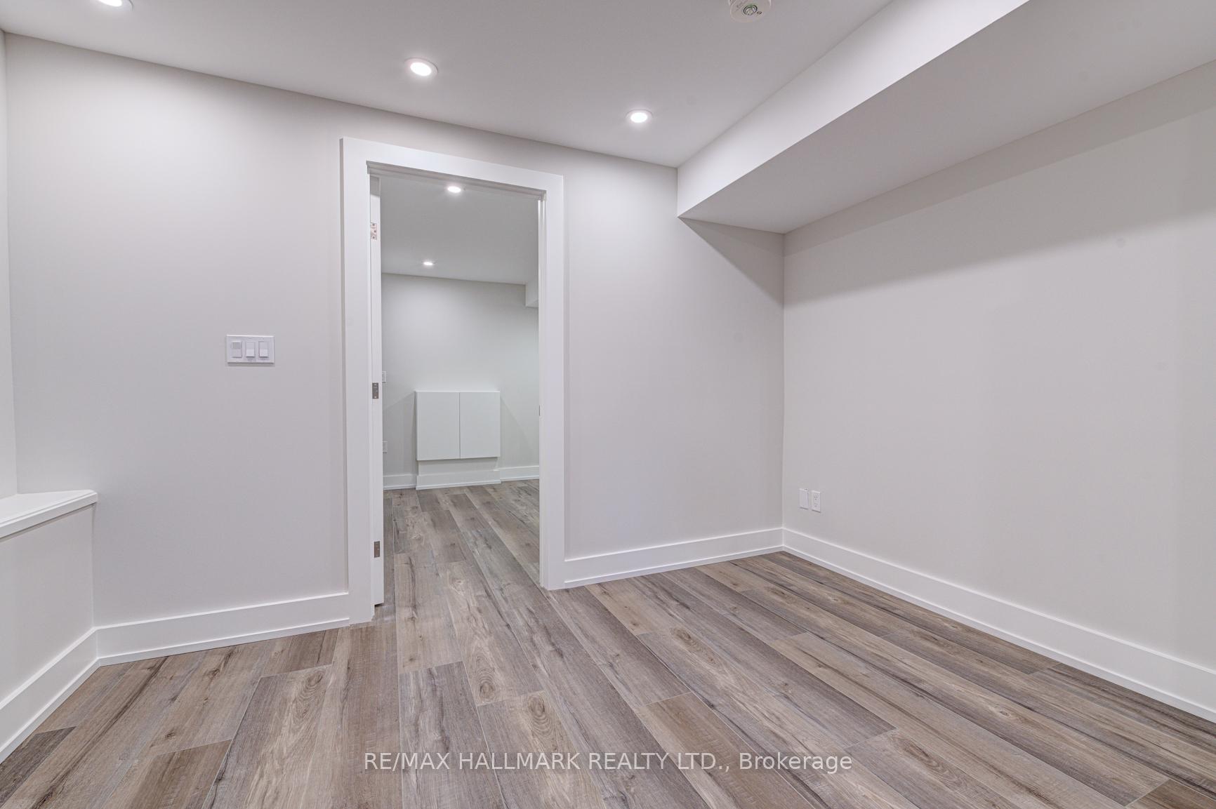 924 Broadview Avenue B, Toronto E03 — photo 4 of 5