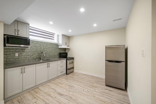 1 Devineridge Avenue, Ajax — photo 4 of 5