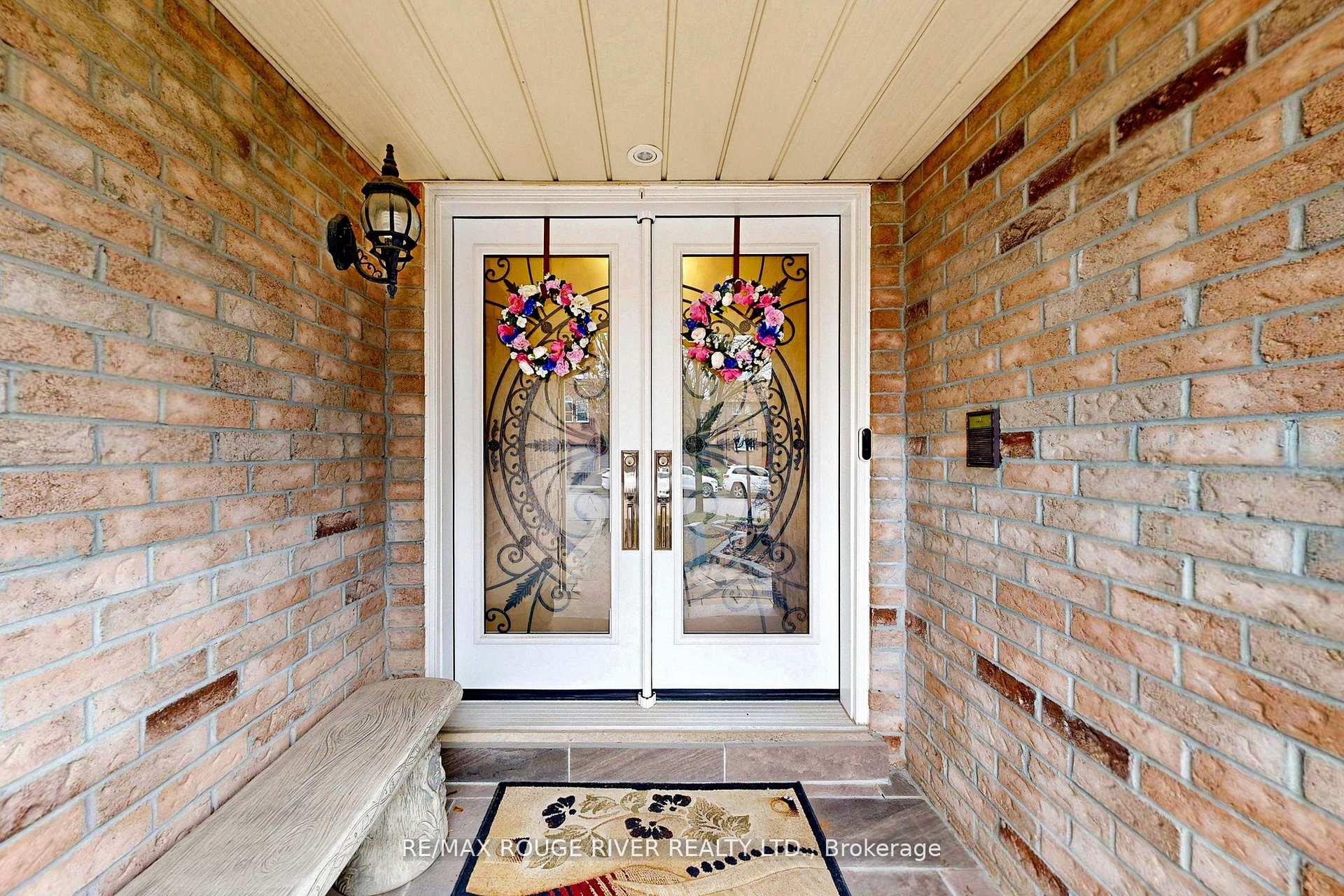 45 Rotherglen Road N, Ajax — photo 2 of 5
