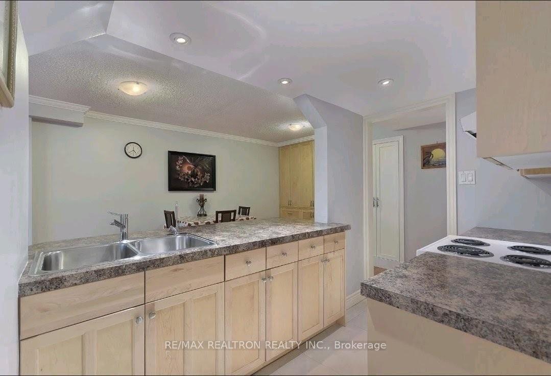 20 Satchell Boulevard Bsmnt, Toronto E10 — photo 4 of 5