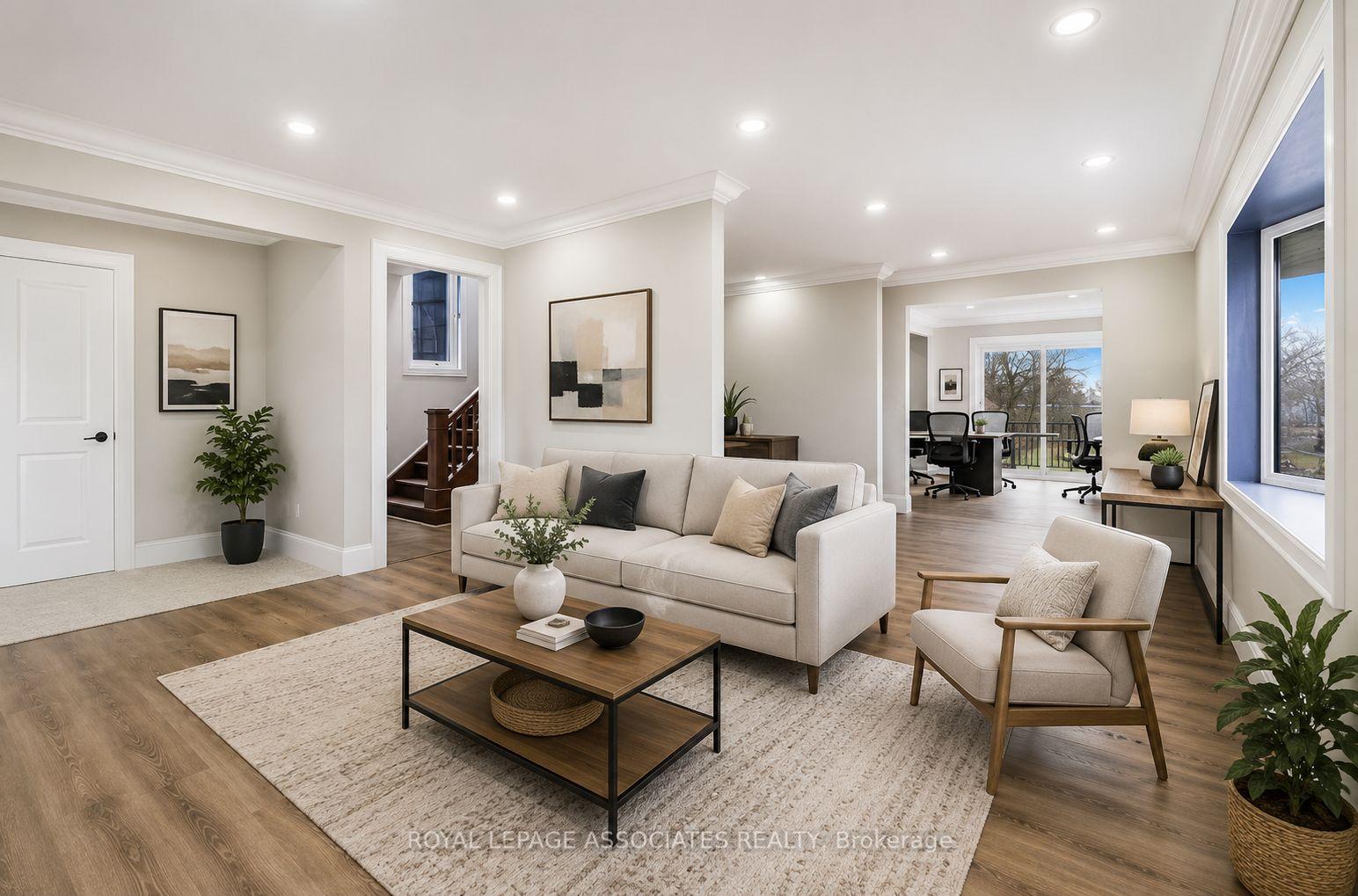 515 Kingston Road W, Ajax — photo 2 of 5