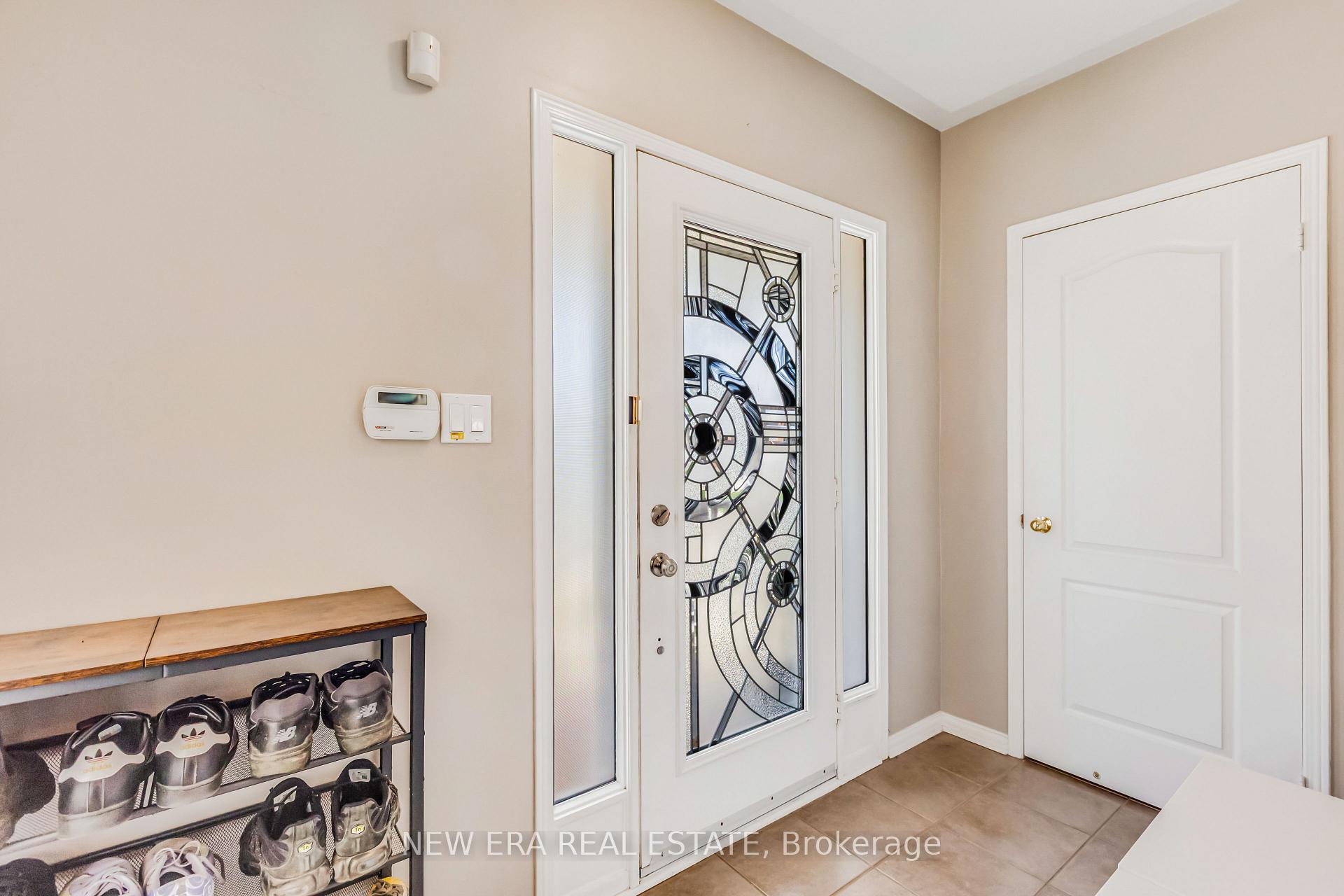 11 Warnford Circle, Ajax — photo 3 of 5
