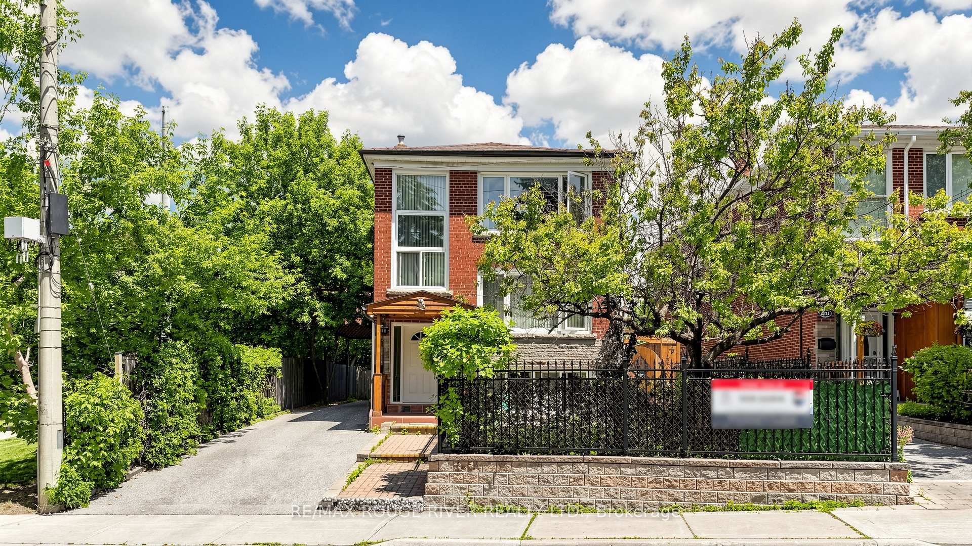 263 Oak Park Avenue, Toronto E03, ON M4C 4N4 — Toronto E03, Ontario