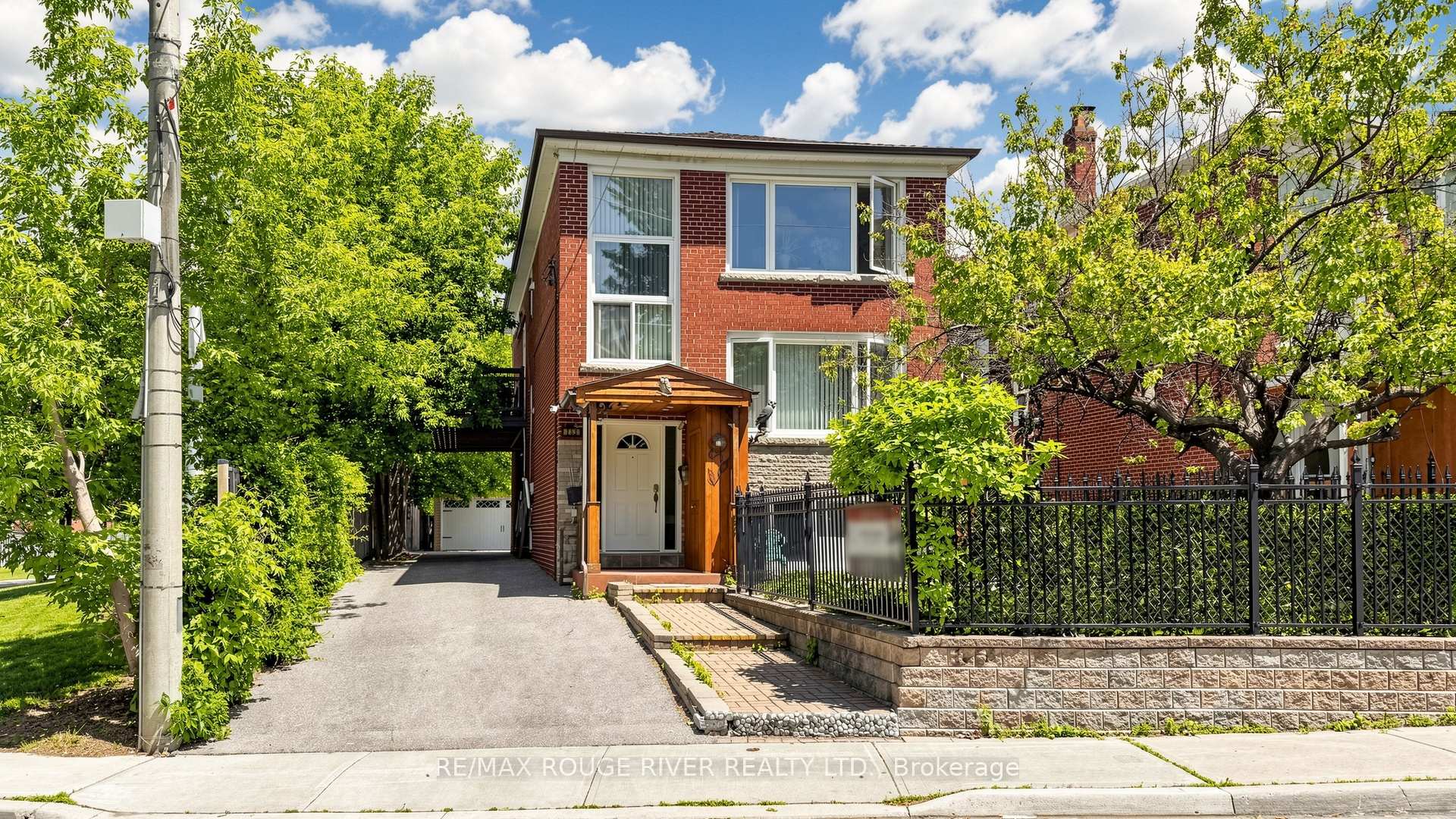 263 Oak Park Avenue, Toronto E03 — photo 2 of 5