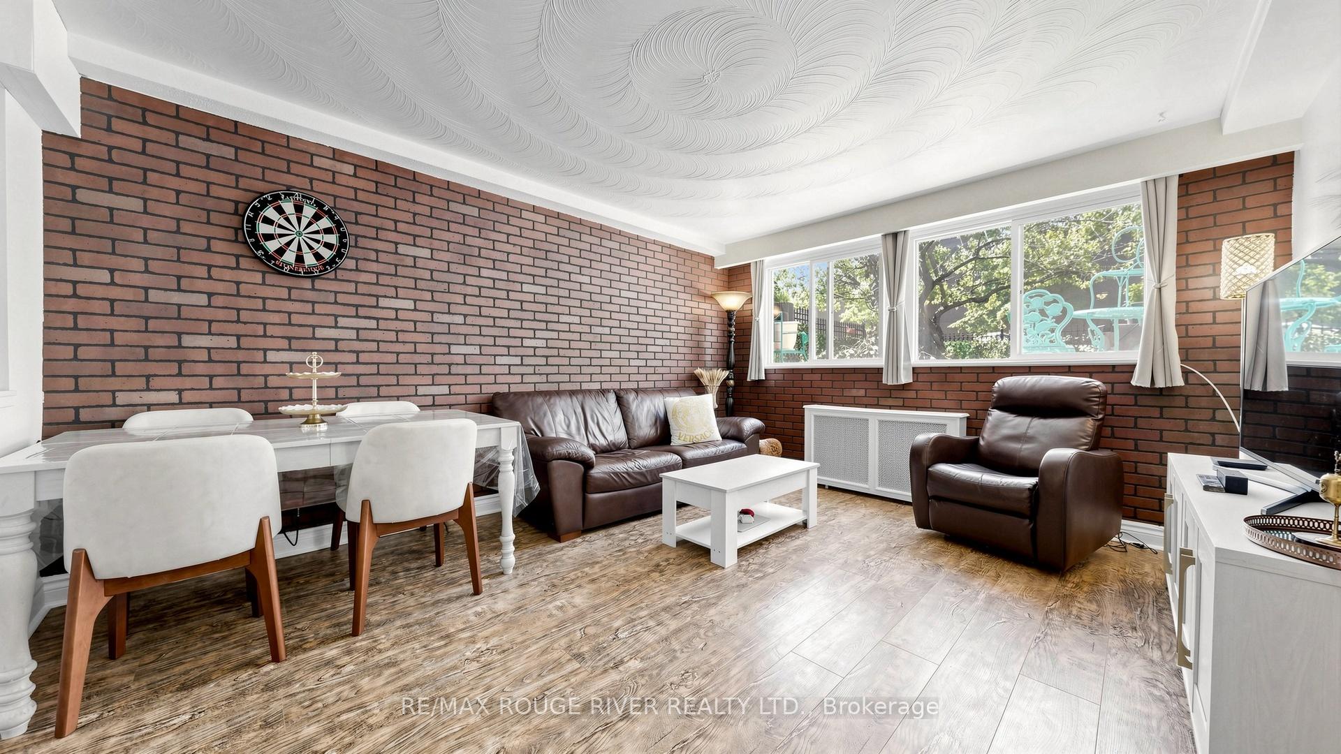 263 Oak Park Avenue, Toronto E03 — photo 4 of 5