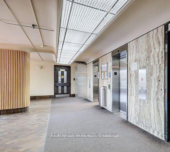 1 Massey Square 2817, Toronto E03 — photo 2 of 5
