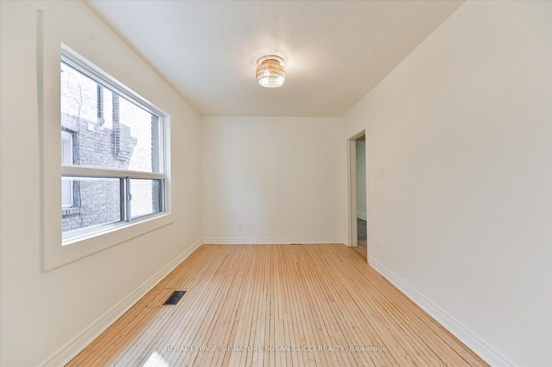 669 Greenwood Avenue, Toronto E03 — photo 4 of 5