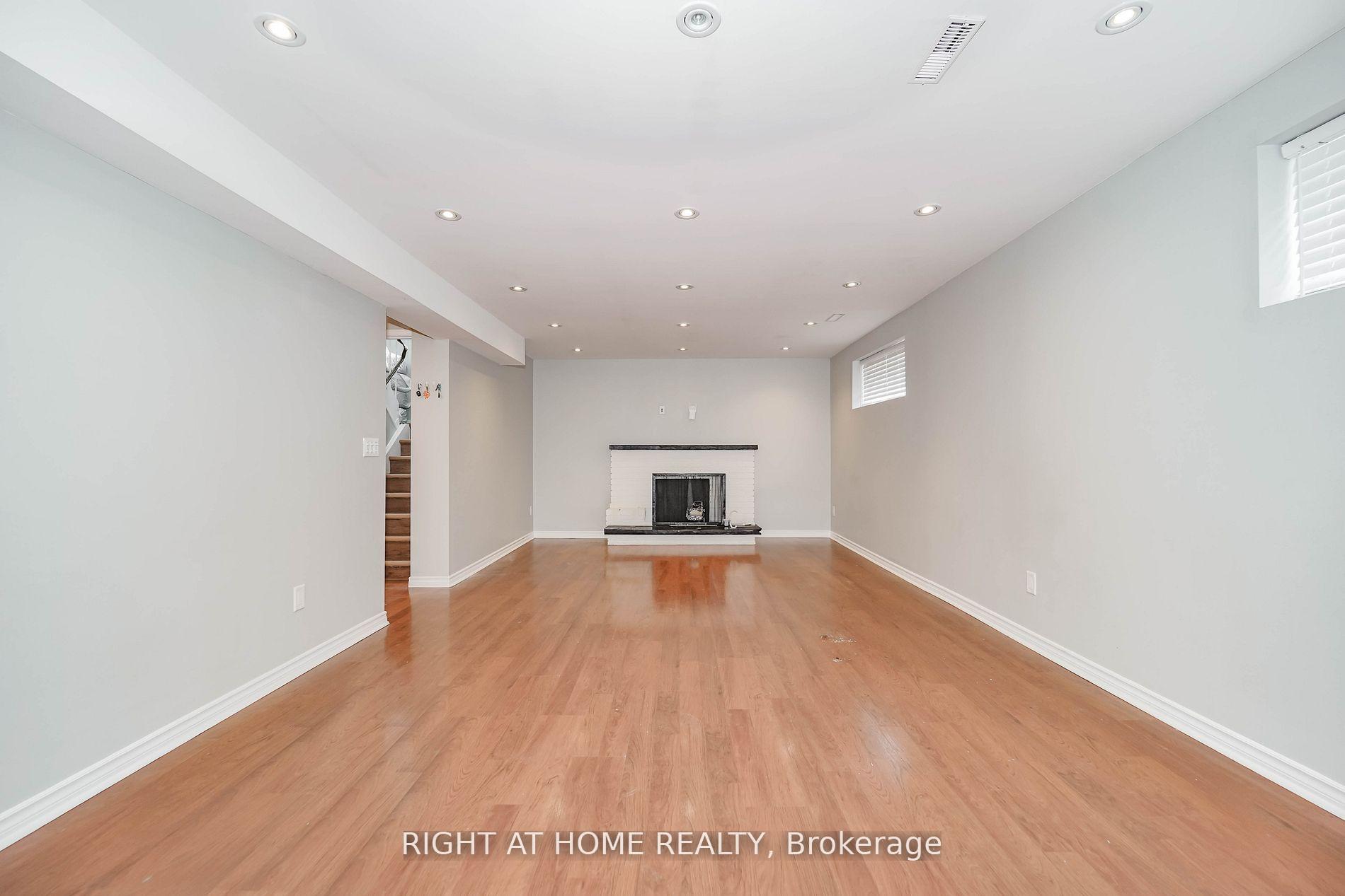 2 Iangrove Terrace, Toronto E05, ON M1W 2H2